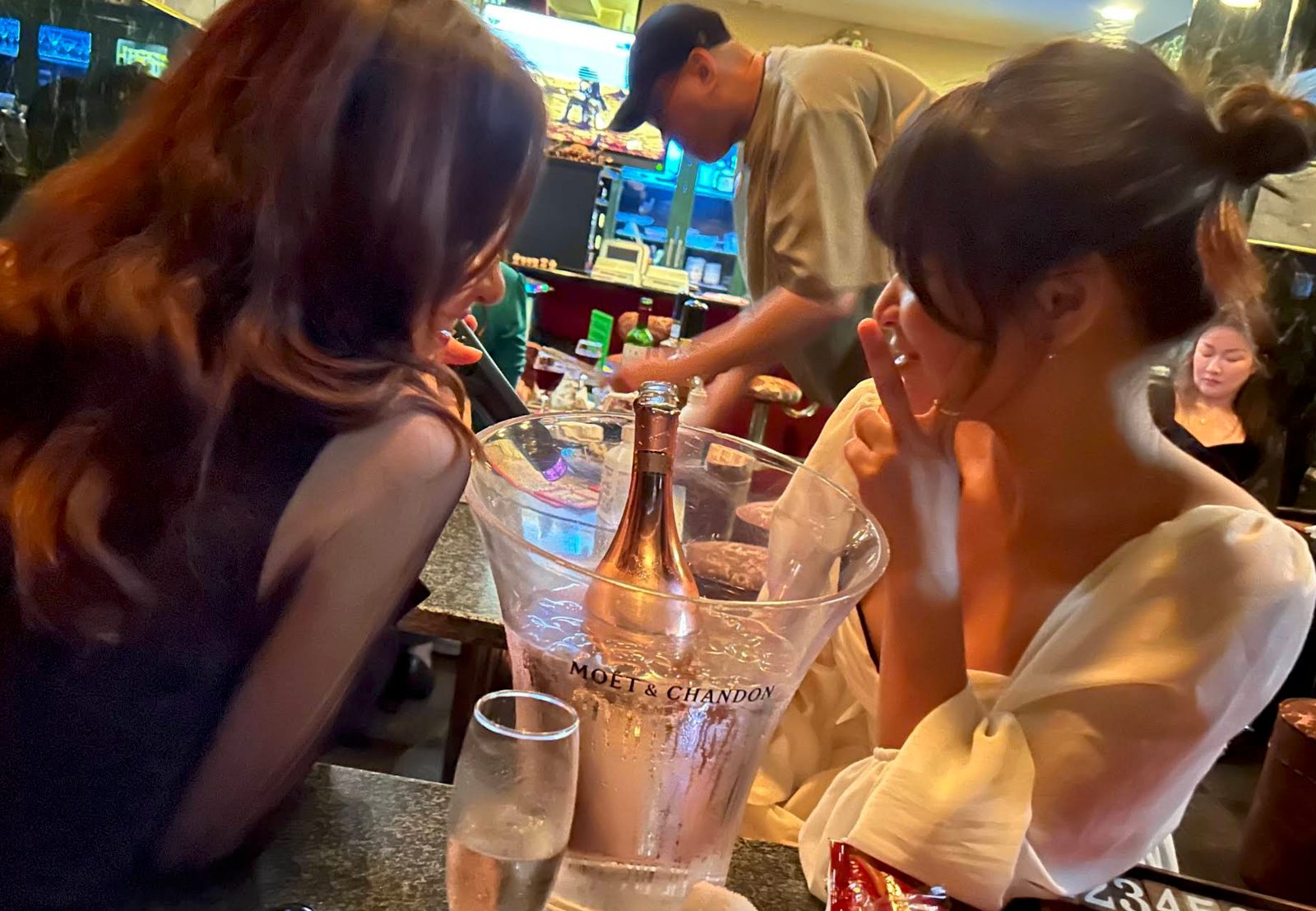 Thai Pub Iris タイパブ アイリス 店内写真2